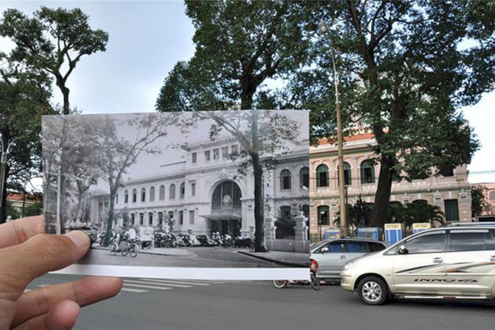 Check–in infront of Saigon Central Post Office